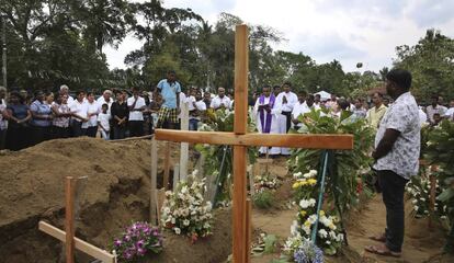 Funeral de vítima dos atentados do domingo de Páscoa no Sri Lanka.