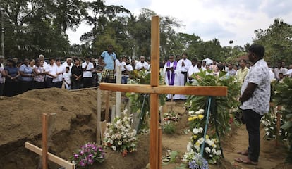 Funeral por una víctima de los atentados del domingo de Resurección en Sri Lanka, 