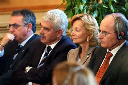 Miguel Sanz, Pasqual Maragall, Elena Salgado y José Montilla, tras la reunión hispano-francesa de cooperación transfronteriza celebrada en Barcelona.