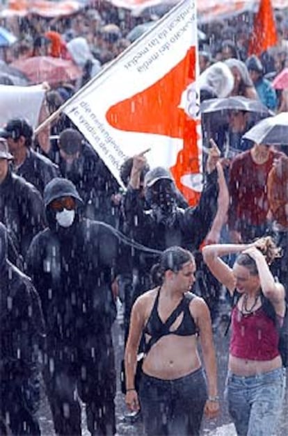 Protesta contra la cumbre del G8 en Lausana.