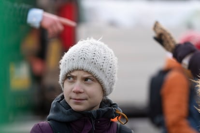 A ativista sueca Greta Thunberg durante protesto contra a mudança climática em Estocolmo, no dia 14 de fevereiro.