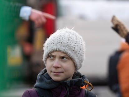 A ativista sueca Greta Thunberg durante protesto contra a mudança climática em Estocolmo, no dia 14 de fevereiro.