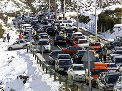 Nieve y atascos en La Arboleda