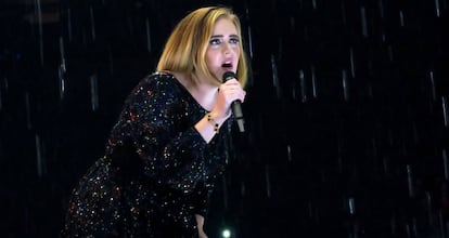 Adele en el último concierto de su gira mundial el mes pasado.