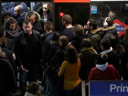 Andenes repletos en la estación de Príncipe Pío durante la jornada de huelga del pasado viernes. 