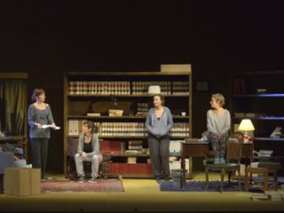 De izquierda a derecha, Mamen Duch, Marta Pérez, Carme Pla y Ágata Roca en 'Dones com jo'
