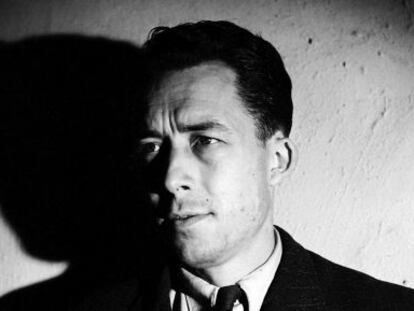 Albert Camus huye de su homenaje
