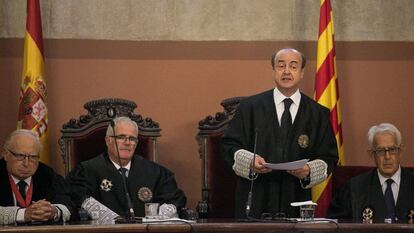 Jesús Barrientos (de pie), presidente del Tribunal Superior de Justicia de Cataluña, en una imagen de 2019.