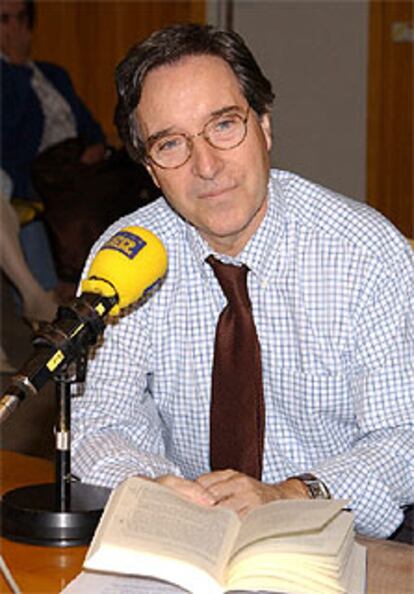 Iñaki Gabilondo, durante una emisión de <b><i>Hoy por hoy</b></i>.