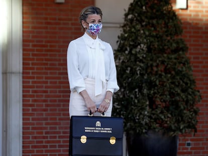 La vicepresidenta tercera y ministra de Trabajo, Yolanda Díaz, a su llegada al Consejo de Ministros en el Palacio de la Moncloa.