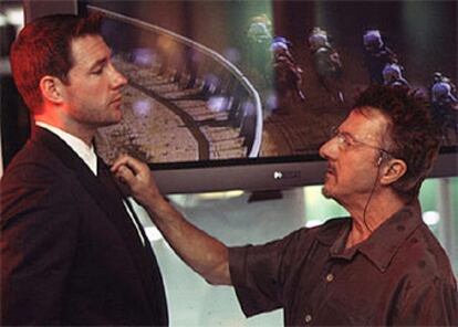 Edward Burns (a la izquierda) y Dustin Hoffman, en una imagen de <i>Confidence.</i>