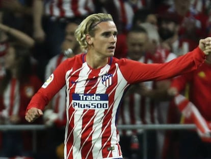 Griezmann celebra su gol al M&aacute;laga en el Wanda.