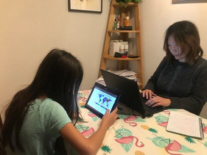 Un momento de la primera jornada de teletrabajo con tres niños en casa.