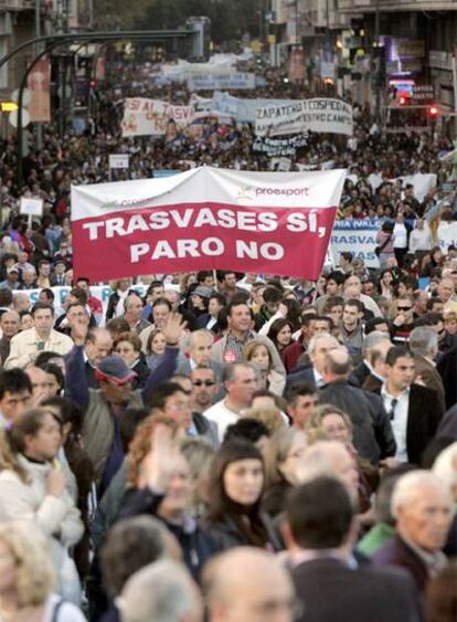 Un momento de la marcha por el trasvase celebrada ayer.