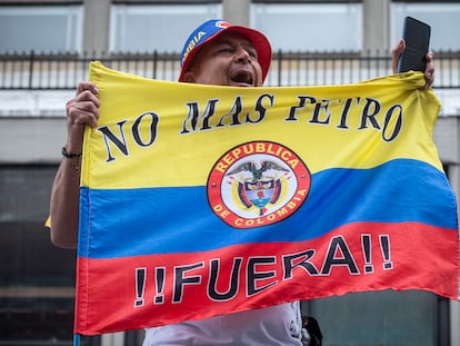 Manifestaciones en contra del gobierno del presidente Gustavo Petro, en las calles de Bogotá este 21 de abril de 2024.