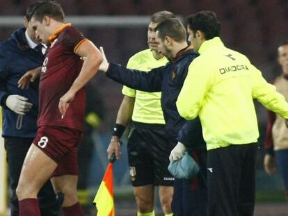 Strootman, tras lesionarse este domingo en el Roma contra el Nápoles.