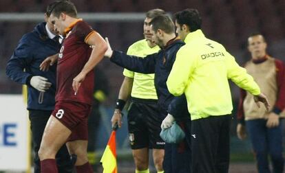 Strootman, tras lesionarse este domingo en el Roma contra el Nápoles.