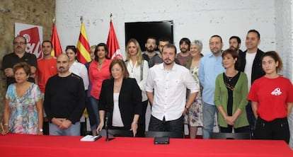 Marga Sanz con miembros de su candidatura para las primarias de Esquerra Unida.
