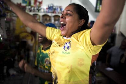 Giselle Xavier comemora segundo gol da seleção