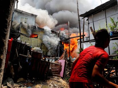  Incendio en un barrio residencial en Muntunlupa (Filipinas).