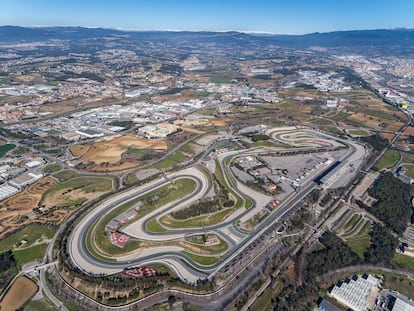 Imagen aérea del Circuit de Barcelona-Catalunya y las indústrias colindantes.