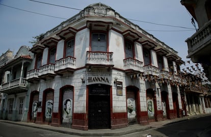 Un bar cerrado debido a la pandemia en Cartagena de Indias.