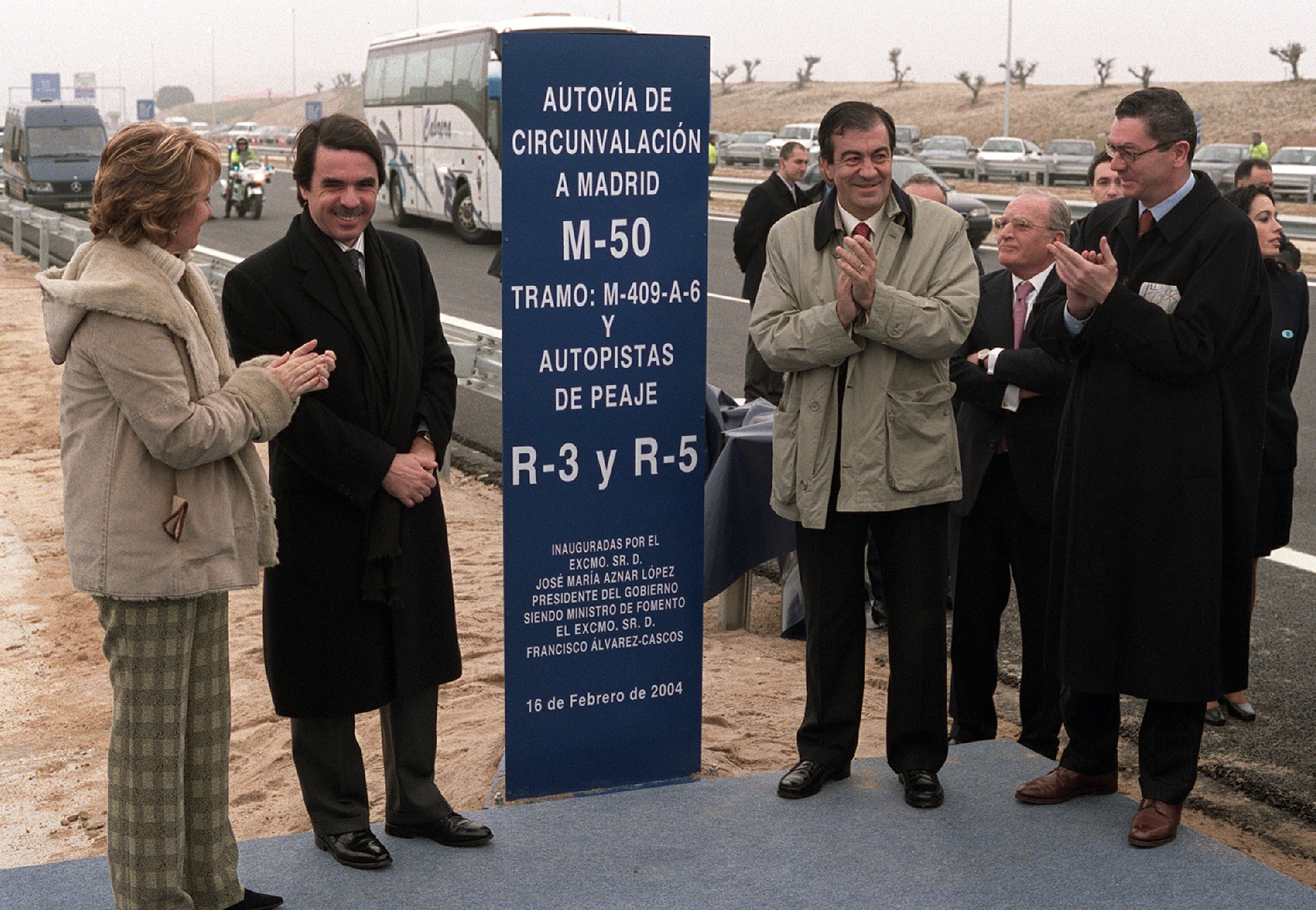 Inauguración el 16 de febrero de las autopistas R3 y R5, con el presidente del Gobierno de entonces, José María Aznar, la presidenta de la Comunidad de Madrid, Esperanza Aguirre, el ministro de Fomento, Francisco Álvarez Cascos, y el alcalde de Madrid, Alberto Ruiz-Gallardón.