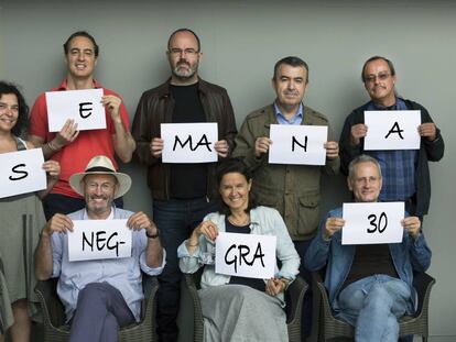 De izquierda a derecha de pie: Inma Luna, Ignacio del Valle, Leandro Pérez, Lorenzo Silva y Fritz Glockner. Sentados: Juan Madrid, Sophie Henaff y Ángel de la Calle momentos antes de subir al tren Negro hacia Gijón.