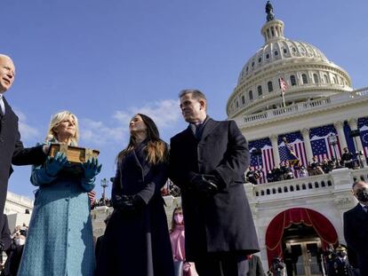 Joe Biden se juramenta como el presidente 46 de Estados Unidos, este miércoles, en Washington.