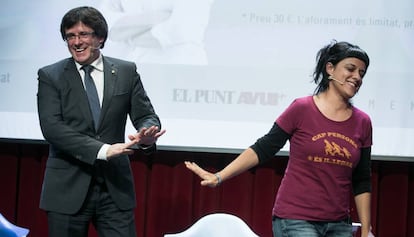 El president Carles Puigdemont i la diputada Anna Gabriel.