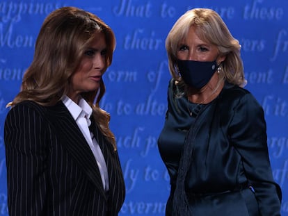 Así escenificaron Melania Trump y Jill Biden la guerra simbólica por la mascarilla entre los candidatos