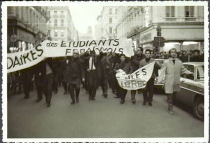 Manifestación en París en 1969 contra el asesinato de Enrique Ruano.