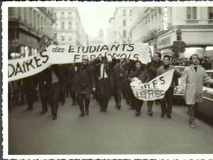 Manifestación en París en 1969 contra el asesinato de Enrique Ruano.