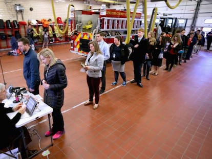 Sede eleitoral em um posto de bombeiros da Virgínia.