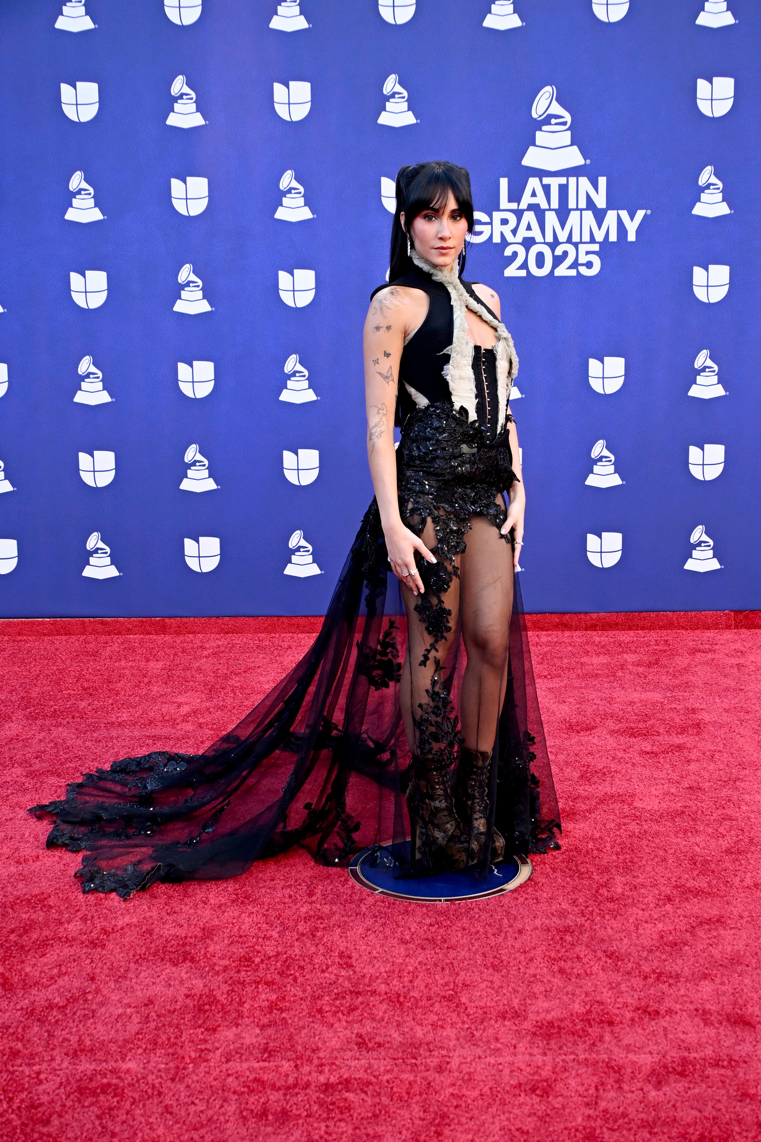La alfombra roja de los Grammy Latinos: de las transparencias de Aitana a la sobriedad de Karol G