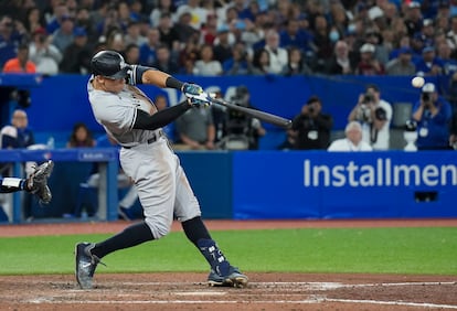 Aaron Judge de los Yankees de Nueva York al momento de empatar el récord de cuadrangulares, con su jonrón 61 de la temporada, este 28 de septiembre.