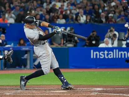 Aaron Judge de los Yankees de Nueva York al momento de empatar el récord de cuadrangulares, con su jonrón 61 de la temporada, este 28 de septiembre.