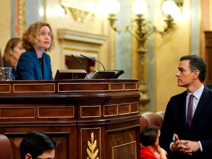 La presidenta de la Mesa del Congrés, Meritxell Batet, i el candidat a la presidència, Pedro Sánchez, durant la sessió d'investidura.