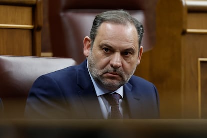 El diputado socialista José Luis Ábalos, durante el pleno en el Congreso de los Diputados el 21 de febrero.
