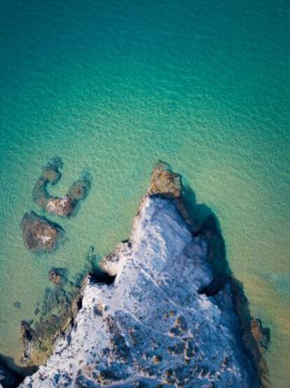 Vista aérea de la punta Negrete, en el parque de Calblanque (Murcia).