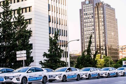 Flota de vehículos de la Mutua que los peritos utilizan en sus desplazamientos, que son ya híbridos y eléctricos.
