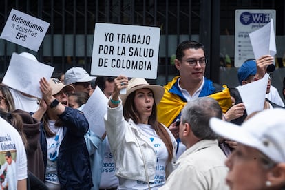 Protesta contra las reformas del sistema sanitario en Bogotá.