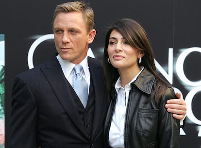 El actor Daniel Craig, que sustituye a Brosnan como James Bond, ha presentado en Madrid la última entrega de la saga. La crítica y el público han dado su visto bueno a este novato 007.