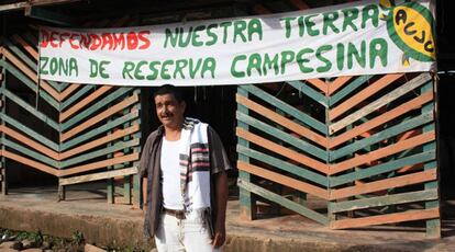 A pesar de las amenazas recibidas, la Asociación Campesina del Valle del Río Cimitarra sigue luchando por los derechos de los campesinos.