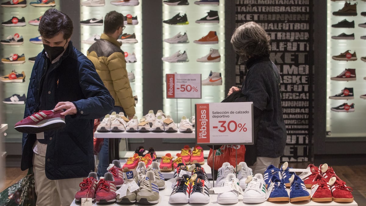 Las rebajas de enero comienzan con descuentos menos agresivos y