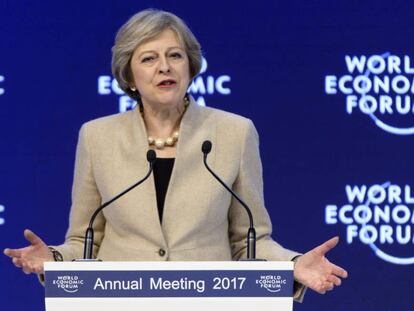 La primera ministra brit&aacute;nica, Theresa May, pronuncia un discurso enel foro econ&oacute;mico de Davos, este jueves. 