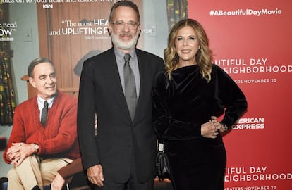 Tom Hanks y su esposa Rita Wilson en el estreno en Nueva York de su nueva película 'Un amigo extraordinario'.