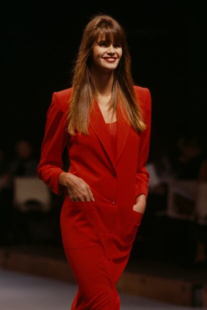 Fue Kenzo la primera firma para la que desfiló Elle Macpherson en la Semana de la Moda parisina en 1986.