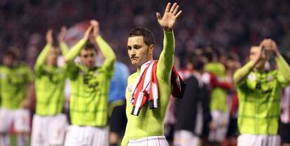Los jugadores del Mirandés, tras ser eliminados por el Athletic.