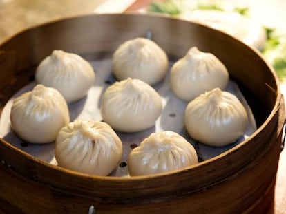 Este modo de comer 'dumplings' está enfureciendo a los chinos (y con razón)